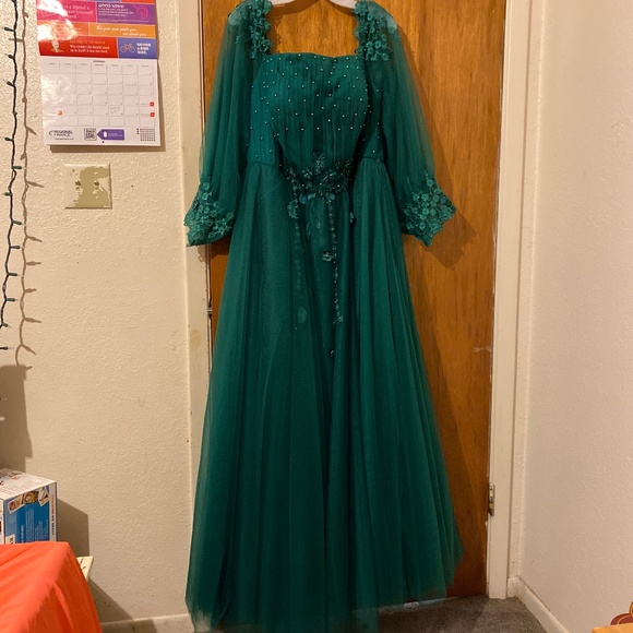 Dresses & Skirts - Dark Green Plus Sized Prom Dress
